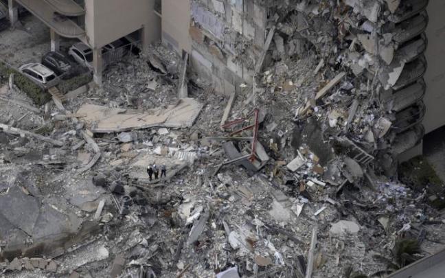 Derrumbe de un edificio en Miami Beach.