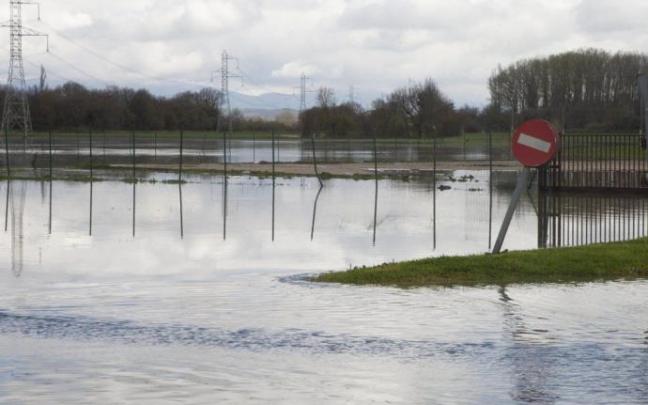 Desbordamiento del Zadorra tras las intensas lluvias.