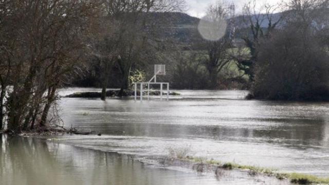 Desbordamientos de ríos por las intensas precipitaciones.