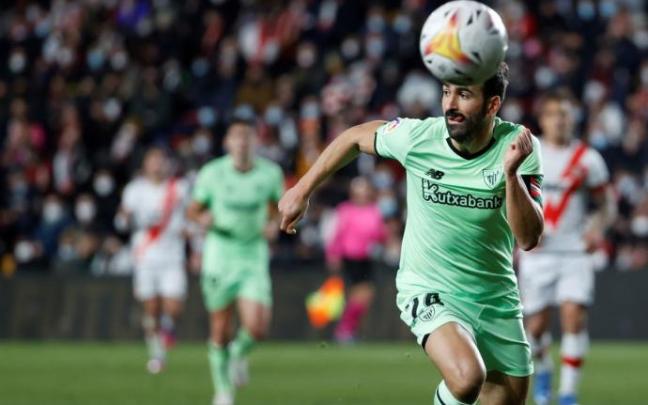 Mikel Balenziaga, en un momento del partido en Vallecas Mikel Balenziaga, en un momento del partido en Vallecas
