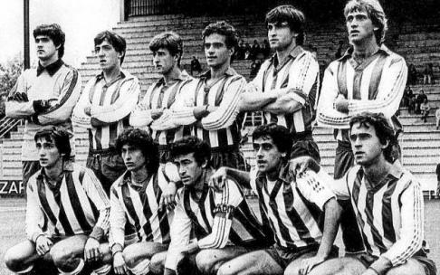 Pretemporada 1981-82. Mendizorroza. De pie (izda. a dcha.): Garmendia,Galarraga, ‘Gregori’, Urdazi, Larrañaga y Astarbe. Agachados: Kepa Besga, ‘Chechu’, Sánchez Martín, Gómez de Segura y Guevara. Pretemporada 1981-82. Mendizorroza. De pie (izda. a dcha.): Garmendia,Galarraga, ‘Gregori’, Urdazi, Larrañaga y Astarbe. Agachados: Kepa Besga, ‘Chechu’, Sánchez Martín, Gómez de Segura y Guevara.