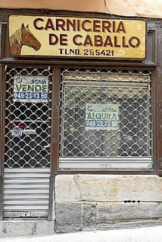 Tienda cerrada en Correría.