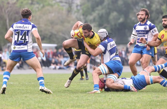 Imagen del duelo entre el Getxo y el Pasek Belenos disputado en Fadura.