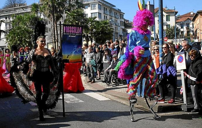 Una comparsa en el último desfile antes de la pandemia. Foto: A.M.