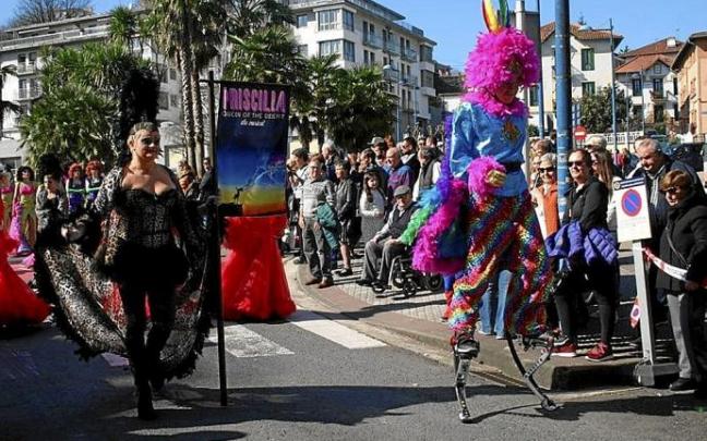 Una comparsa en el último desfile antes de la pandemia. Foto: A.M.