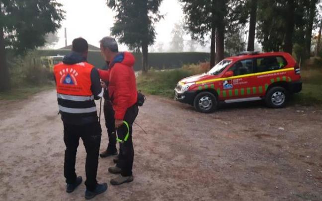 Los Servicios de Emergencia buscan a un varón de 67 años vecino de Izurtza desaparecido la tarde de ayer en Aramaio. Los Servicios de Emergencia buscan a un varón de 67 años vecino de Izurtza desaparecido la tarde de ayer en Aramaio.