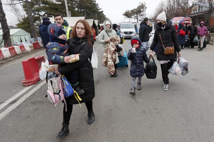 Refugiados ucranianos en la frontera con Rumanía