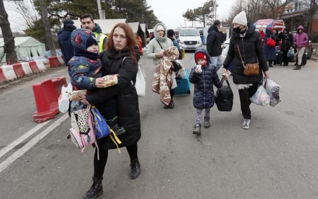 Refugiados ucranianos en la frontera con Rumanía