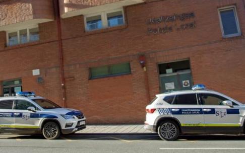 La Policía Local de Santurtzi logró detener a los cuatro jóvenes que robaron en el camión.