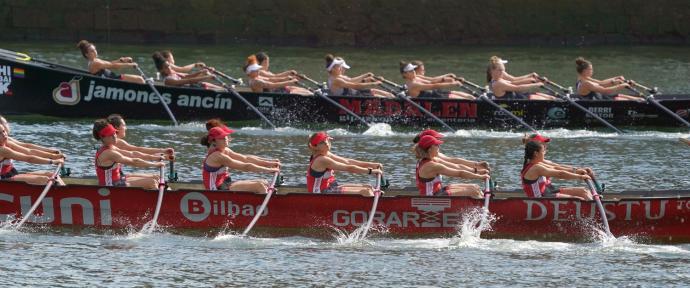La 'Tomatera', en plena acción en la regata de ayer domingo.