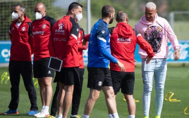 Deyverson se despide de sus compañeros