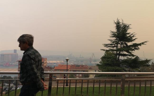 El humo del incendio de Galindo ha llegado hasta Santurtzi