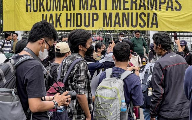 Protesta contra la reforma del código penal en Indonesia.