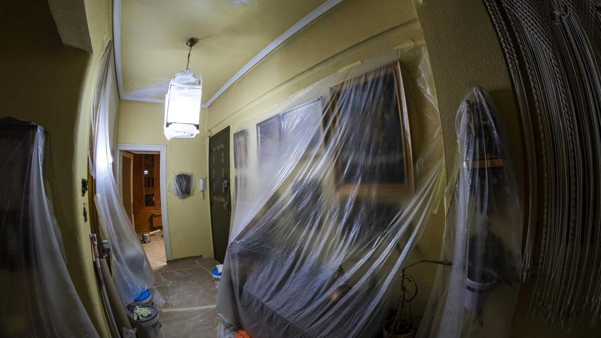 Objetos familiares protegidos ante las obras.