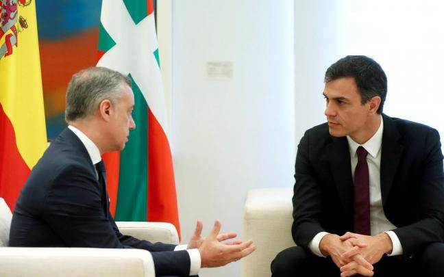 El lehendakari, I&ntilde;igo Urkullu, con el presidente del Gobierno espa&ntilde;ol, Pedro S&aacute;nchez, en una reuni&oacute;n previa a la pandemia