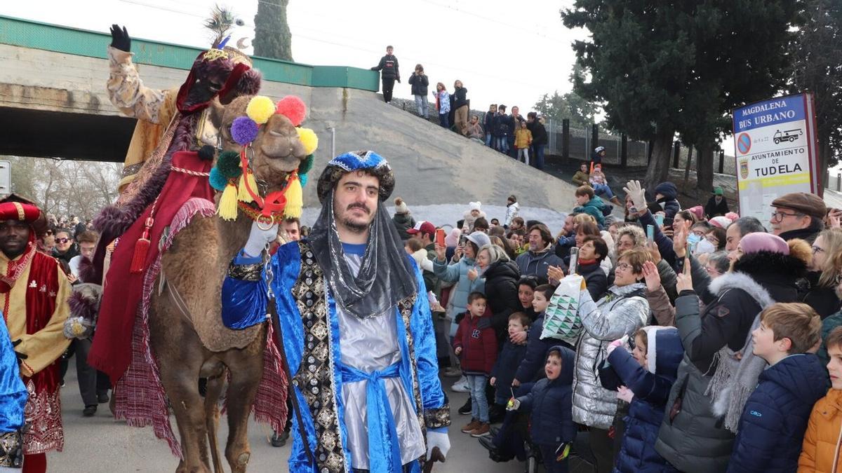 Baltasar entra en Tudela por la calle Caldereros