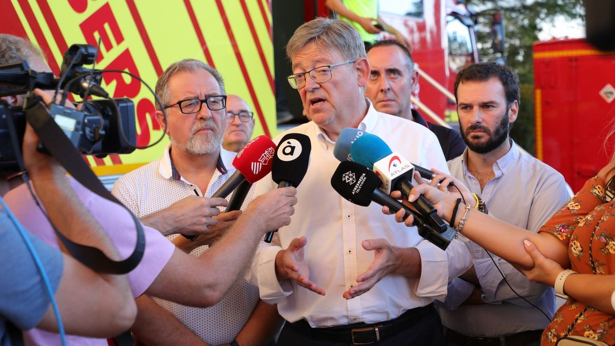Ximo Puig, 'president' de la Generalitat, en el puesto de mando avanzado del incendio forestal de Bejís (Castellón).