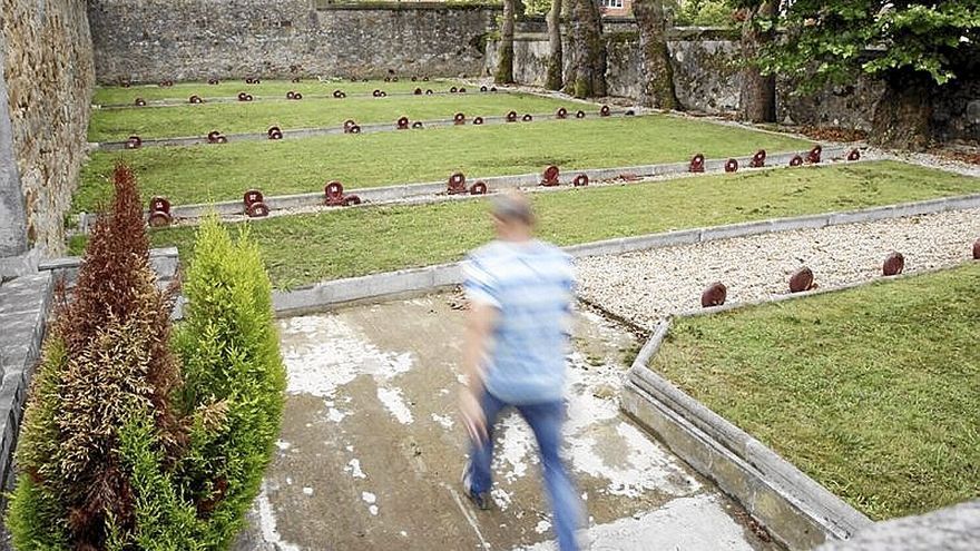 Un cementerio musulmán. | FOTO: PABLO VIÑAS