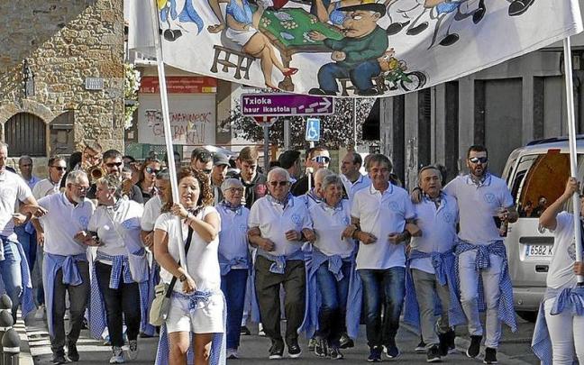 Beti Iaten vuelve a lucir sus blusas. Beti Iaten vuelve a lucir sus blusas.