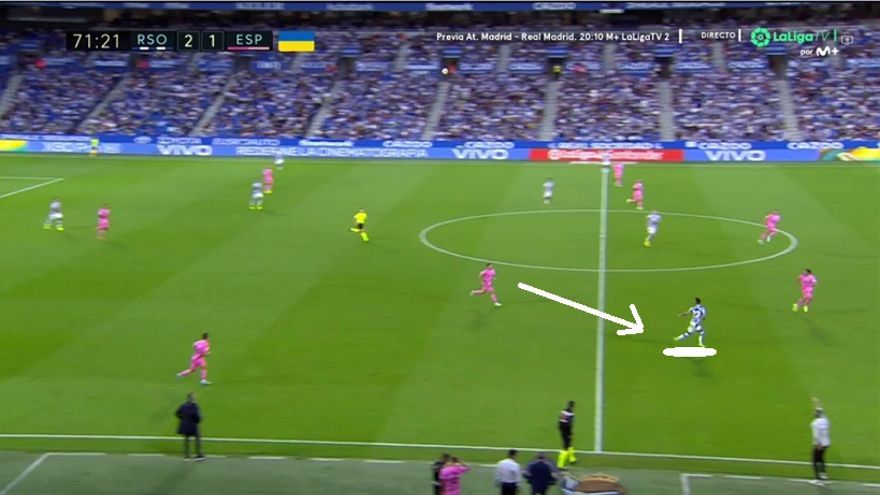 Multiusos Brais. Después de una exhibición de asociaciones en corto, llegada al área incluida (gol), conforme avanzó el partido retomó su rol inicial en salida. La Real ya no arriesgaba tanto y fue destino de envíos largos de Remiro cayendo a posición de extremo diestro.