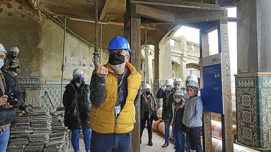 Una visita a Punta Begoña en la que se pueden observar niños.