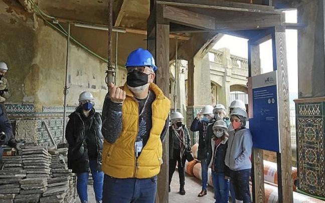 Una visita a Punta Begoña en la que se pueden observar niños.