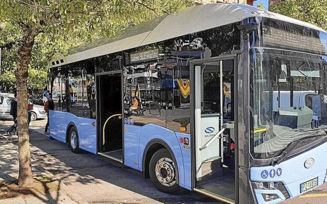 Autob&uacute;s de Zarautz, cuya flota quieren electrificar gracias a los fondos europeos. | FOTO: ZARAUZKO UDALA