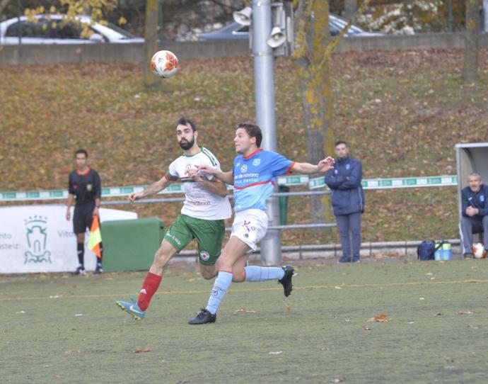 Partido de fútbol jugado en el campo del Aranbizkarra.