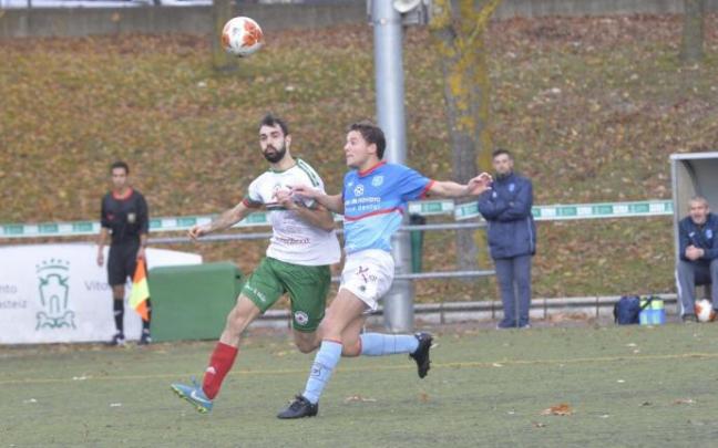 Partido de fútbol jugado en el campo del Aranbizkarra.