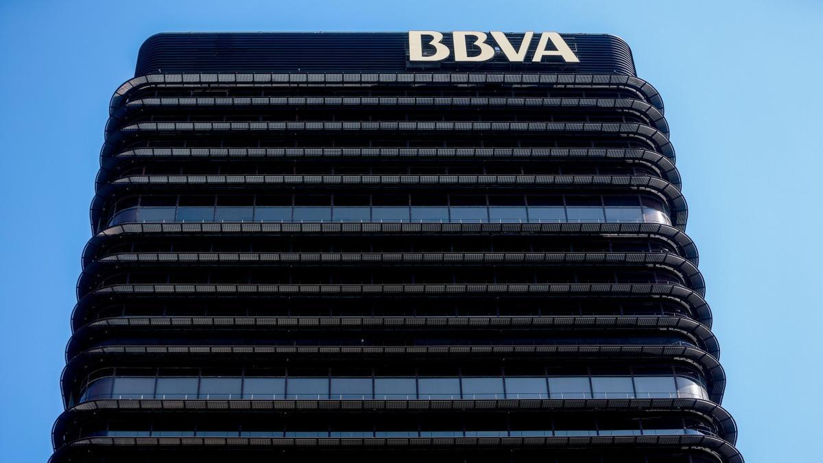 Fachada de la torre del BBVA, en Madrid.
