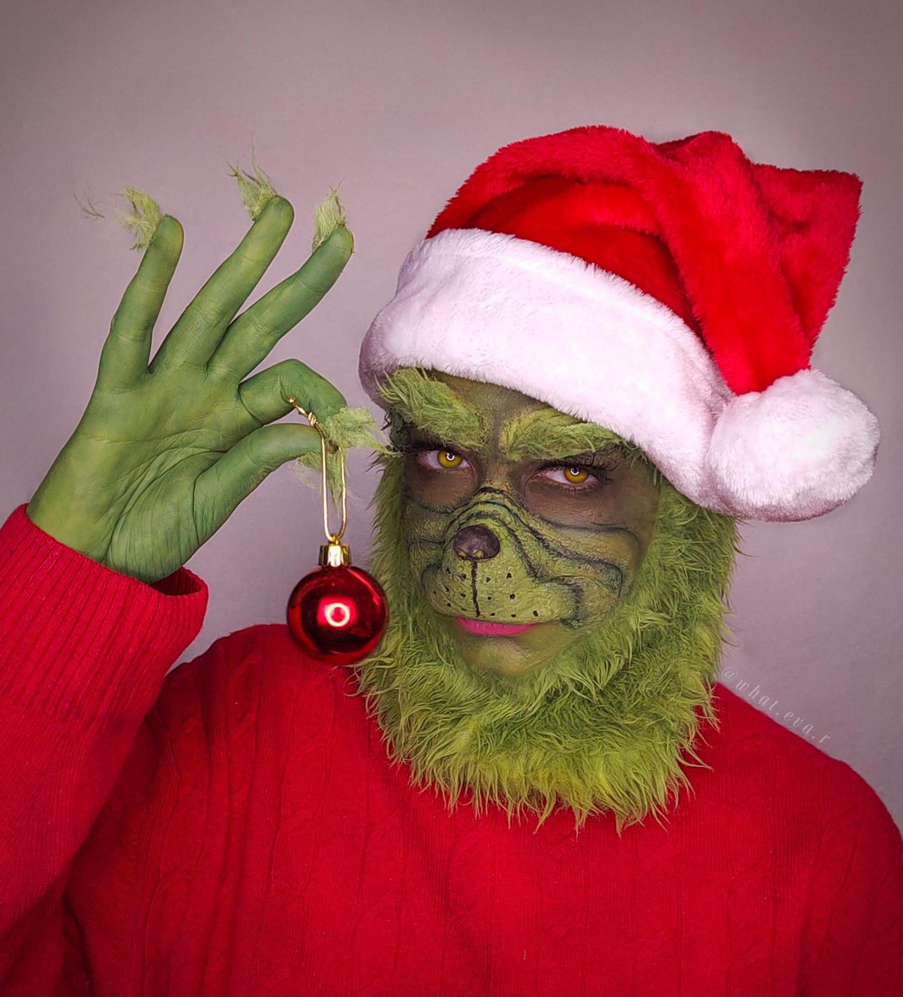 Maquillaje del Grinch, realizado por Eva Carrillo sobre sí misma.