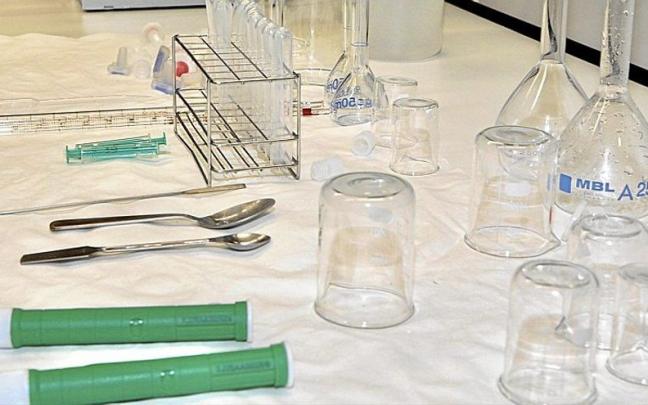 Materiales de laboratorio en la Facultad de Farmacia de la UPV/EHU, en Gasteiz. | FOTO: PILAR BARCO Materiales de laboratorio en la Facultad de Farmacia de la UPV/EHU, en Gasteiz. | FOTO: PILAR BARCO