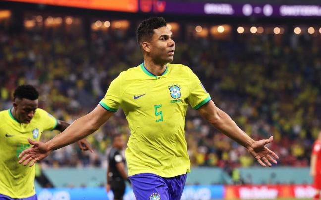 Casemiro celebra el gol que le ha dado la victoria a Brasil.
