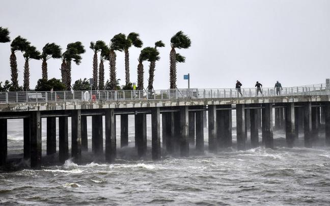 El poderoso huracán Ian de categoría 4 golpea la costa oeste de Florida