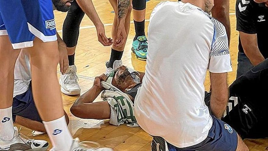 Andrew Goudelock, atendido unos minutos después de lesionarse en Laredo.