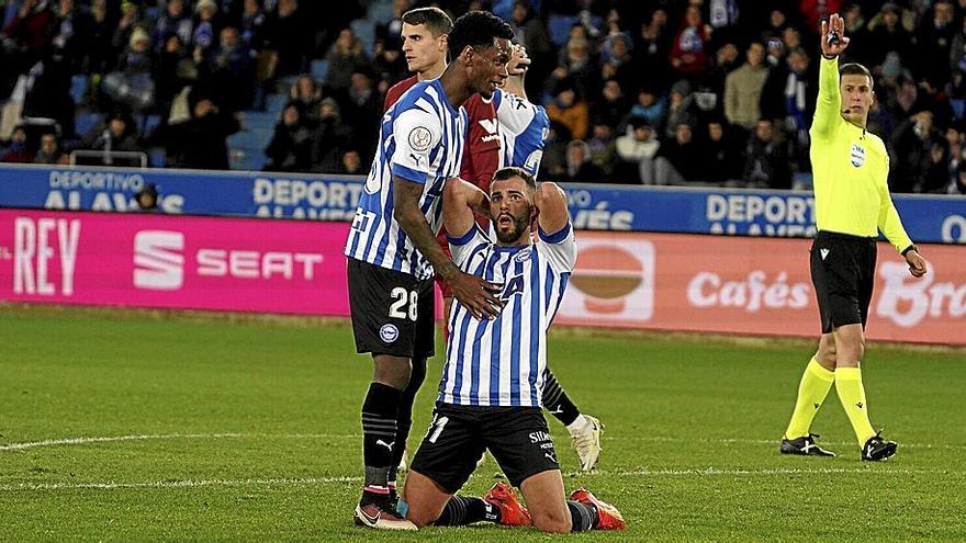 Rioja se lamenta de una ocasión fallada ante el Sevilla en Copa.