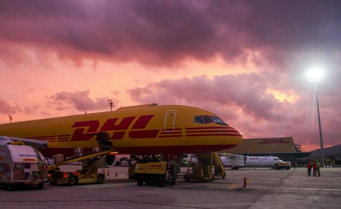 Un avión de DHL en Foronda