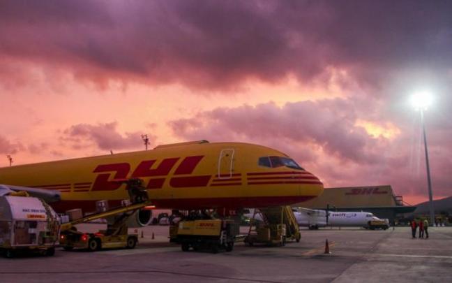 Un avión de DHL en Foronda Un avión de DHL en Foronda