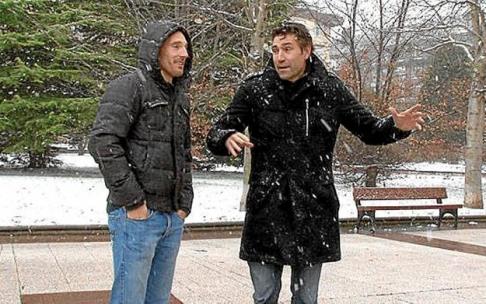 El 19 de mayo de 2000 Julio Salinas jugaría su último partido oficial con elDeportivo Alavés. Atrás quedaban 50 partidos ligueros y 12 goles en Primera División. En la fotografía junto a Gaizka Toquero en una Vitoria nevada.