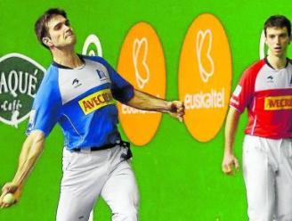 Zabaleta golpea ante Martija en el partido de Tolosa en diciembre.