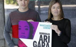 Mitxel Lakuntza y Leire Txakartegi, con el lema de ELA.