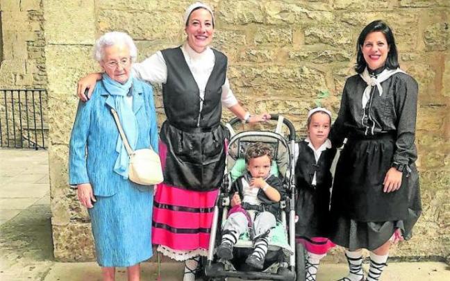 “El día 5 de agosto es un día familiar, con Rosario de la Aurora, ofrenda floral y comida” “El día 5 de agosto es un día familiar, con Rosario de la Aurora, ofrenda floral y comida”