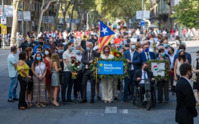 Ofrenda conjunta de PDeCat y PNV ante el momento de Rafael Casanova. Ofrenda conjunta de PDeCat y PNV ante el momento de Rafael Casanova.