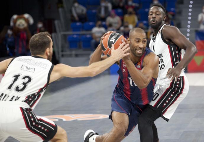 Partido entre Baskonia y Armani Milan en el Buesa Arena