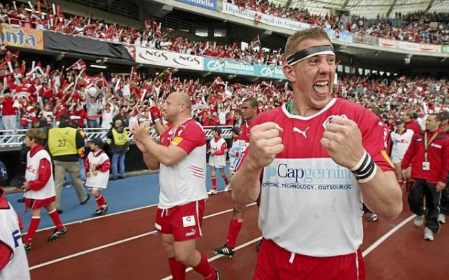 En 2006, el Biarriz de los Harinordoquy, Yachvili, Betsen o Dusautoir se clasificó para jugar la final de la Copa de Campeones en Anoeta, ante 30.000 espectadores. En 2006, el Biarriz de los Harinordoquy, Yachvili, Betsen o Dusautoir se clasificó para jugar la final de la Copa de Campeones en Anoeta, ante 30.000 espectadores.