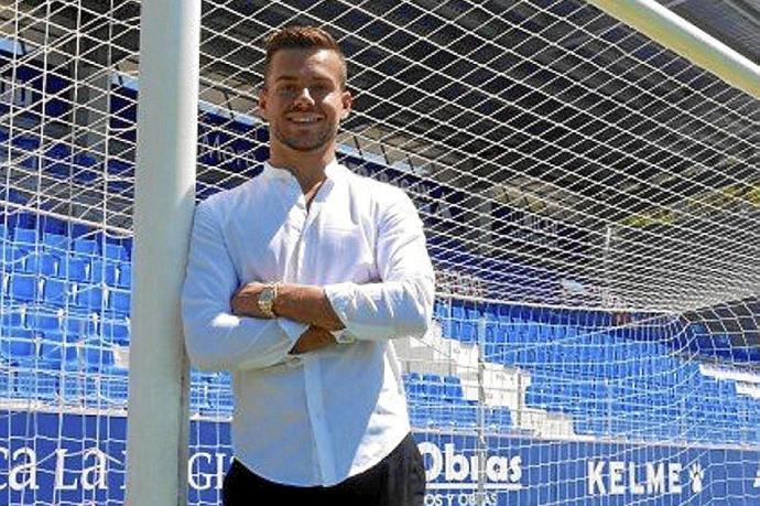 Álvaro Fernández, en la portería de El Alcoraz. Foto: SD Huesca