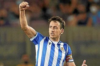 Mikel Oyarzabal celebra su gol en el Camp Nou. Foto: Efe