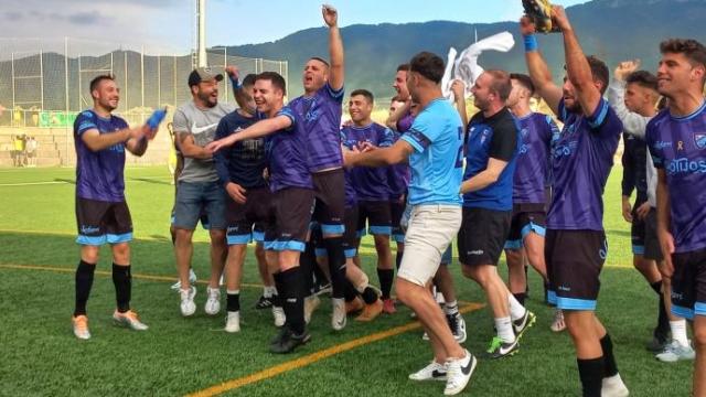 La plantilla del Dinamo San Juan celebró por todo lo alto su histórica clasificación para el torneo del KO. La plantilla del Dinamo San Juan celebró por todo lo alto su histórica clasificación para el torneo del KO.