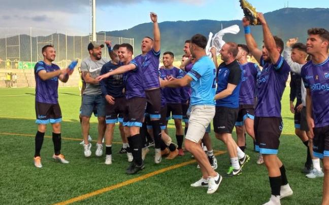 La plantilla del Dinamo San Juan celebró por todo lo alto su histórica clasificación para el torneo del KO. La plantilla del Dinamo San Juan celebró por todo lo alto su histórica clasificación para el torneo del KO.