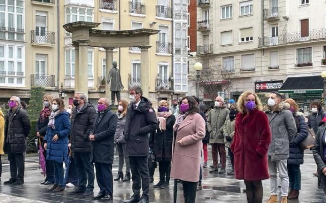 Concentración de autoridades frente a la Diputación de Álava.
